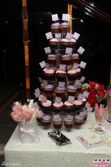 组图：张美妮穿传统裙褂出嫁 新郎深情热吻