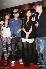 组图：林俊杰潮店开幕 圈内好友齐来捧场