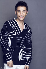 组图：孙坚全新帅萌写真阳光精致