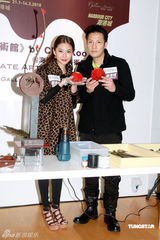 幻灯组图：丁子高情人节陪家人 杨千嬅虎年暂不添丁