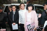 组图：徐濠萦素颜现身香港报业评议会 陈奕迅递交投诉书