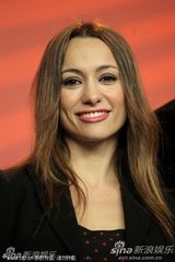 《六楼的女人》发布会 娜塔丽娅-沃拜克秀知性美