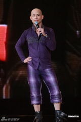 组图：香港演唱会圆满完成 侧田转往北京发展