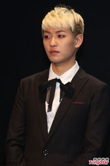 组图：韩团100%七缺一来台 会粉丝小秀中文