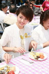 幻灯组图：梁咏琪任有机大使 称若结婚不会隐瞒