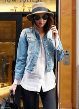 高清组图：超模米兰达-可儿街拍牛仔外套搭衬衣