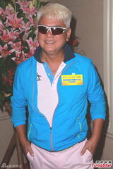 组图：霍震霆现身TVB体育台首播酒会