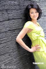 幻灯图：黎燕珊代言大秀长腿 星级辣妈分享美丽心经