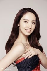 组图：董璇裸妆展现肌肤质感 健康形象登杂志封面