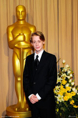 高清图：奥斯卡颁奖礼后台 童星麦考利成小型男