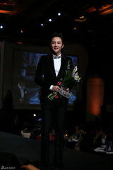 高清组图：张根硕金俊秀出席亚洲Jewelry颁奖礼