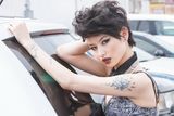 组图：混血美女Lisa G曝Rock写真 着超短裙秀纹身