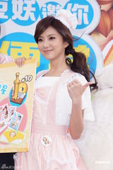 组图：豆花妹卖便当做公益 动漫装扮化身厨娘