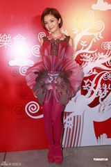 组图：阿Sa(蔡卓妍)助阵音乐会望与男友白头到老