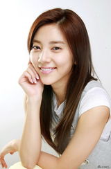 高清图：孙谭菲接受采访 甜美清纯如邻家女孩