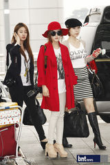组图：韩团T-ara与新人女子组合赴欧旅行