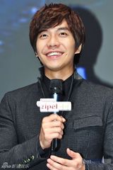 组图：韩星李胜基参加谈话秀 分享人生爱情与梦想