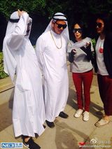 组图：李亚鹏带李嫣看音乐节 一路背女儿显父爱