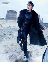 高清图：陈坤写真孤身穿越荒漠 侠气十足目光坚毅 