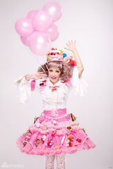 组图：琳琳化身甜点公主 展现夏季甜蜜潮流