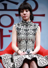 高清图：孔侑林秀晶出席《寻找金钟旭》发布会