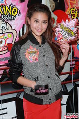 组图：周秀娜风骚秀事业线 倒巨乳宣传新戏