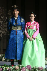 高清图：《张玉贞》发布 金泰熙刘亚仁古装亮相