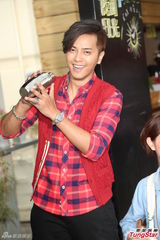 组图：罗志祥度假晒出黝黑肌肤 涨身价谢星爷