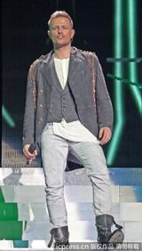 组图：西城男孩英国告别巡演 深情放歌魅力不减