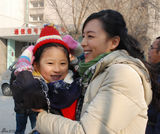 幻灯：《唐山》圣诞暖意浓  张静初“意外得女”