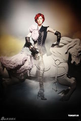 组图：群星赤裸上阵拍慈善写真 Selina伤前作品曝光