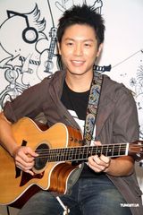 幻灯：韦礼安未发片气势惊人 受访难掩紧张生涩