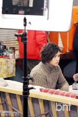 组图：张根硕IU《漂亮男人》幕后照独家揭秘