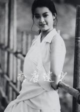 组图：41岁袁莉罕见清纯旧照 麻花辫俏丽