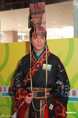 组图：黎耀祥与郑则仕斗戏 周家蔚与佘诗曼饭聚