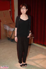 组图：梅艳芳49岁冥寿粉丝拜祭 明年可能办十周年悼念会