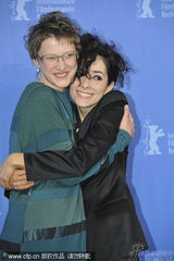 幻灯：电影《在路上》发布会 女演员兹尼卡鬼马可爱