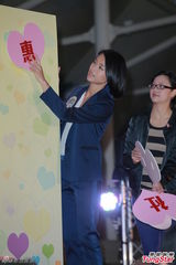 组图：胡杏儿抱病做慈善 心水视后是钟嘉欣