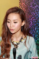 组图：《狂野时速6》港首映 JessicaC露背性感