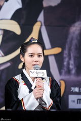 组图：韩佳人等出席《月亮抱着太阳》制作发表会