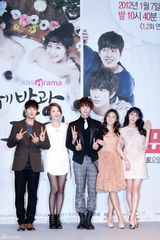 组图：韩国电视剧《闪亮的她》制作发布会