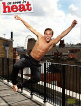 组图：汤姆-戴利赤膊上阵登封面大秀身材