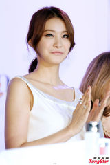 组图：韩星柳仁英赴台代言 望与周杰伦合作