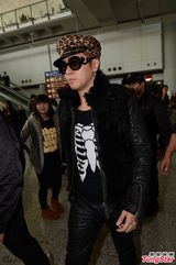 组图：罗志祥亮相香港 黑超遮面酷劲十足