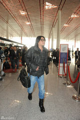 组图：高晓松自嘲因蓬头垢面避媒体 保安以为躲追债