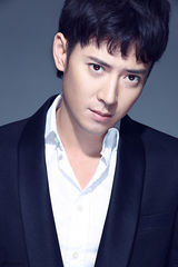 组图：韩栋稳重气质写真曝光 尽显优雅时尚