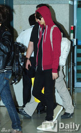 组图：SJM与CNBLUE结束中国行返韩倦容满面