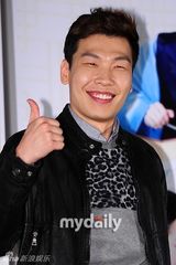 组图：裴涩琪李敏豪等宣传古装版《色即是空》