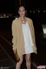 组图：何韵诗出席婚宴 与容祖儿刘浩龙首度聚首