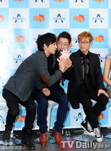 组图：韩星郑佳恩金元俊等宣传《让人吃惊的故事》